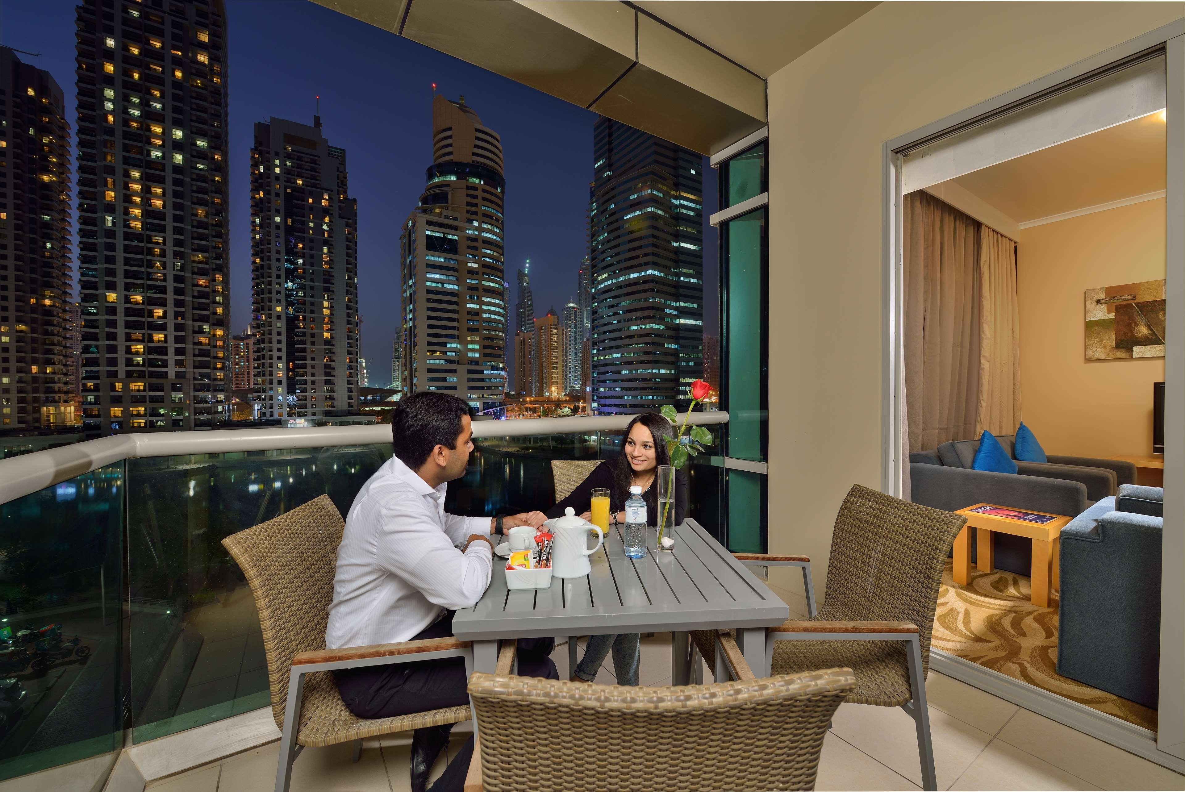 Oaks Liwa Heights Hotel Suites Dubai Bagian luar foto